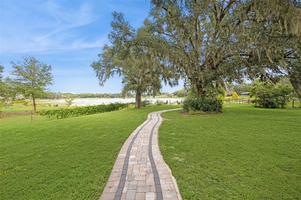 For Sale: $1,175,000 (3 beds, 3 baths, 2400 Square Feet)