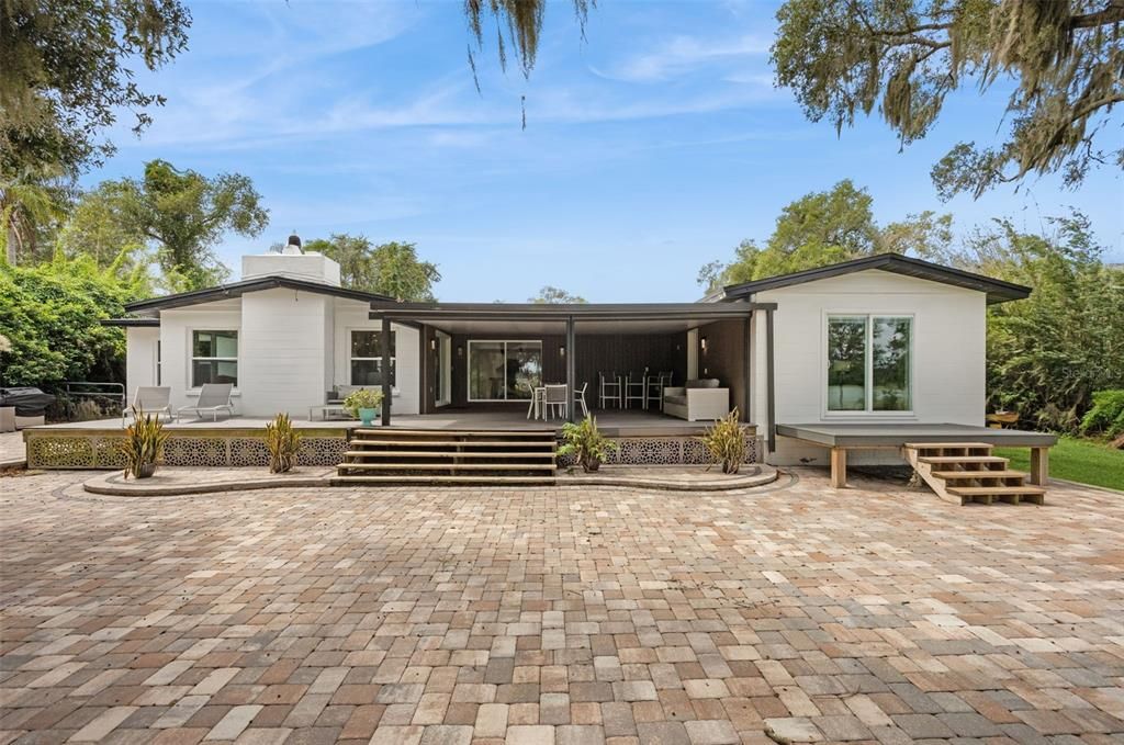 For Sale: $1,175,000 (3 beds, 3 baths, 2400 Square Feet)