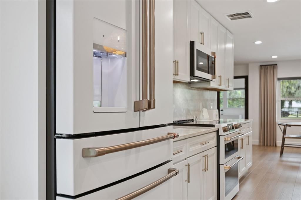 For Sale: $1,175,000 (3 beds, 3 baths, 2400 Square Feet)