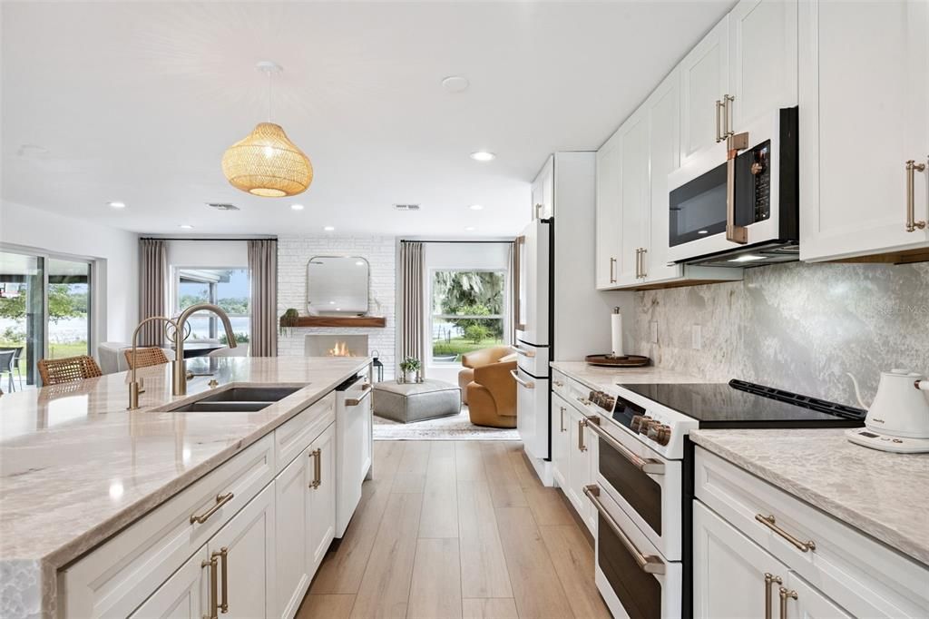 For Sale: $1,175,000 (3 beds, 3 baths, 2400 Square Feet)