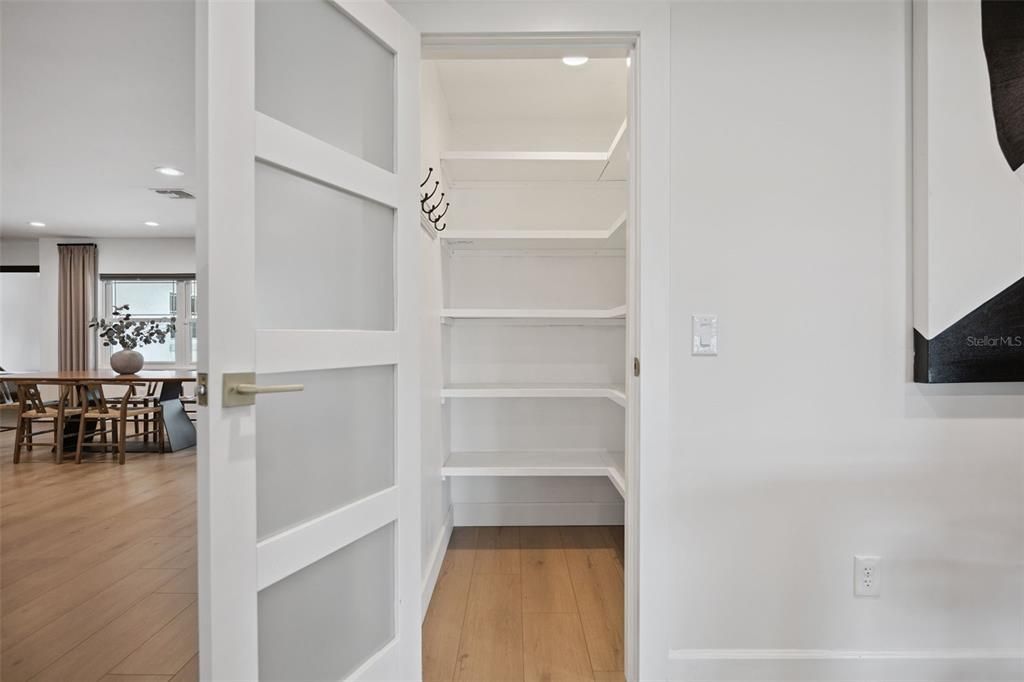 For Sale: $1,175,000 (3 beds, 3 baths, 2400 Square Feet)