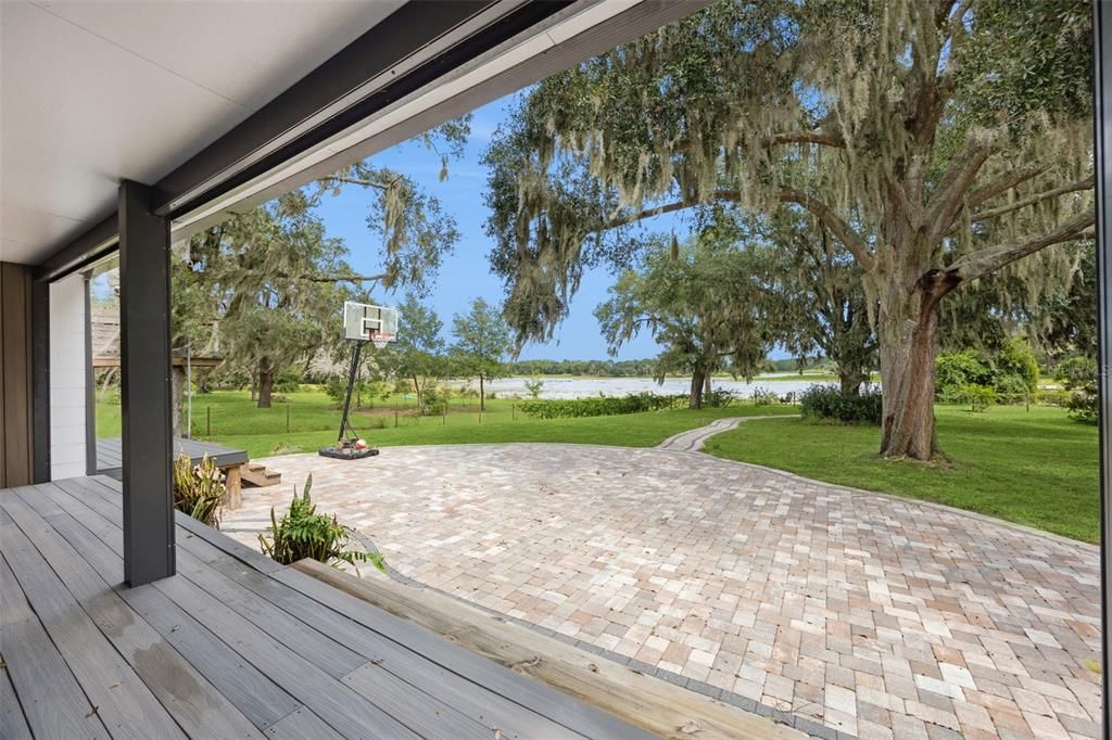 For Sale: $1,175,000 (3 beds, 3 baths, 2400 Square Feet)