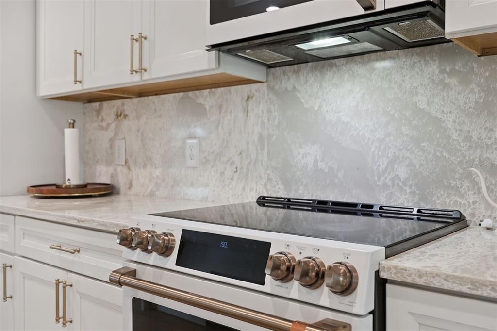 For Sale: $1,175,000 (3 beds, 3 baths, 2400 Square Feet)