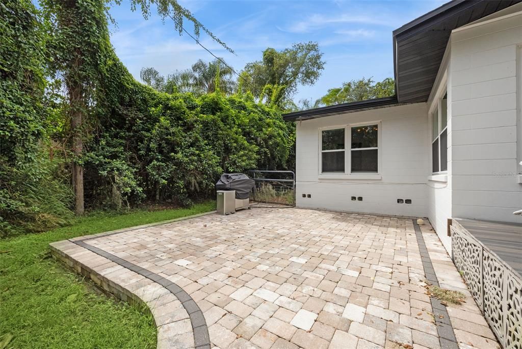 For Sale: $1,175,000 (3 beds, 3 baths, 2400 Square Feet)