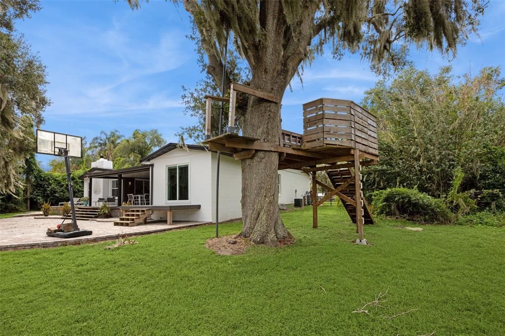 For Sale: $1,175,000 (3 beds, 3 baths, 2400 Square Feet)