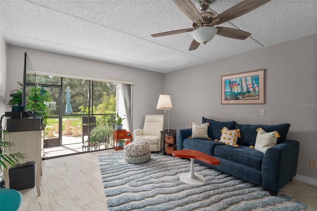 For Sale: $207,500 (2 beds, 2 baths, 1054 Square Feet)