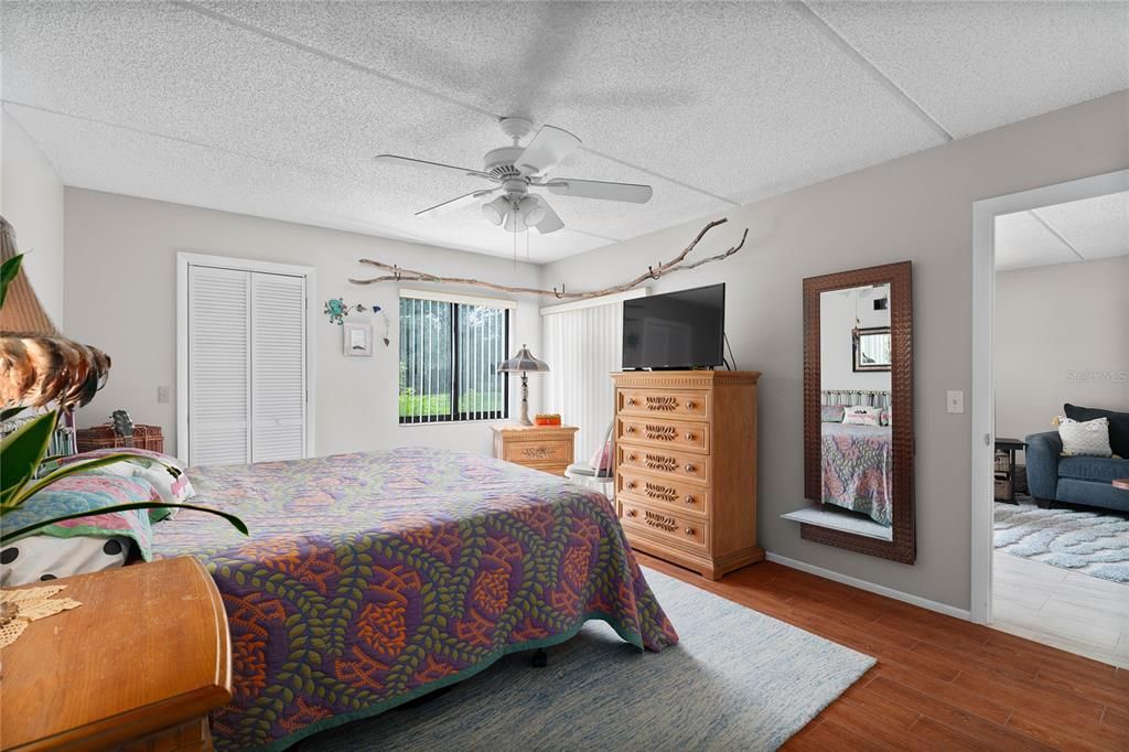 For Sale: $207,500 (2 beds, 2 baths, 1054 Square Feet)