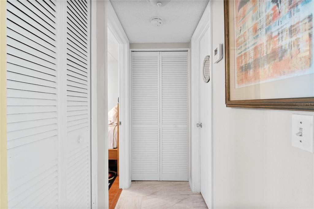 For Sale: $207,500 (2 beds, 2 baths, 1054 Square Feet)