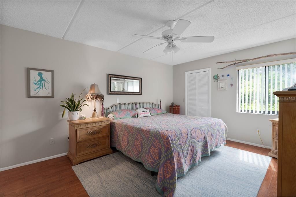 For Sale: $207,500 (2 beds, 2 baths, 1054 Square Feet)