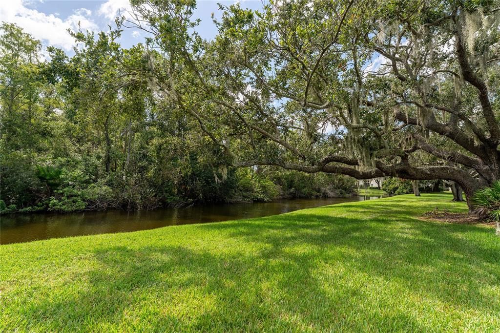 For Sale: $207,500 (2 beds, 2 baths, 1054 Square Feet)