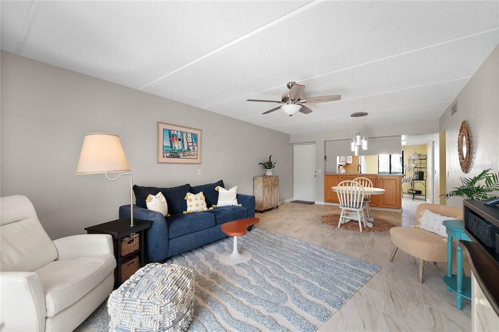 For Sale: $207,500 (2 beds, 2 baths, 1054 Square Feet)