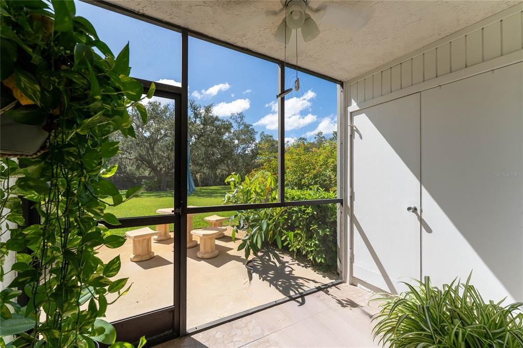 For Sale: $207,500 (2 beds, 2 baths, 1054 Square Feet)