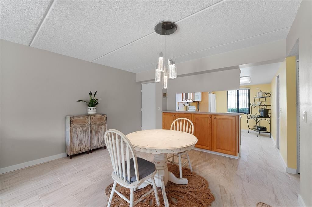 For Sale: $207,500 (2 beds, 2 baths, 1054 Square Feet)