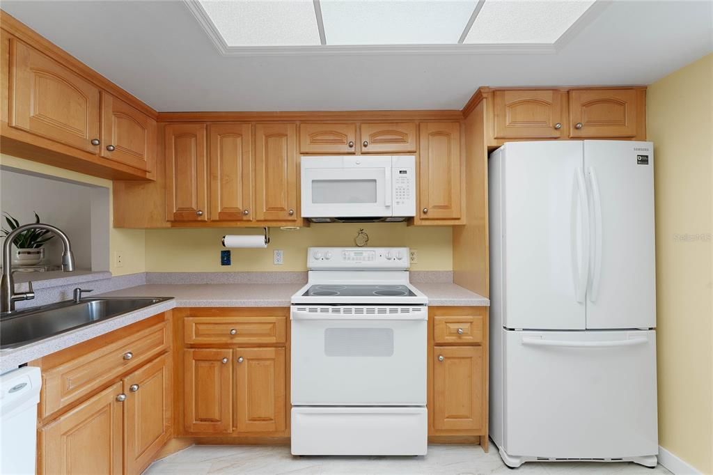 For Sale: $207,500 (2 beds, 2 baths, 1054 Square Feet)