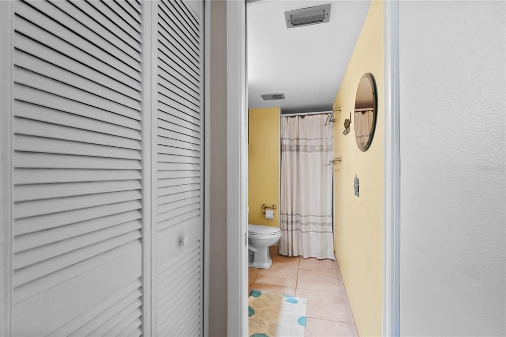 For Sale: $207,500 (2 beds, 2 baths, 1054 Square Feet)