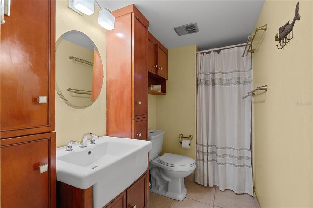 For Sale: $207,500 (2 beds, 2 baths, 1054 Square Feet)