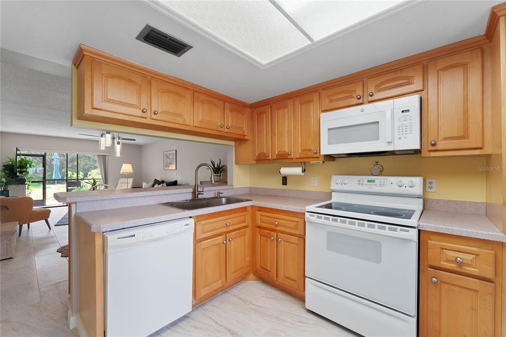 For Sale: $207,500 (2 beds, 2 baths, 1054 Square Feet)