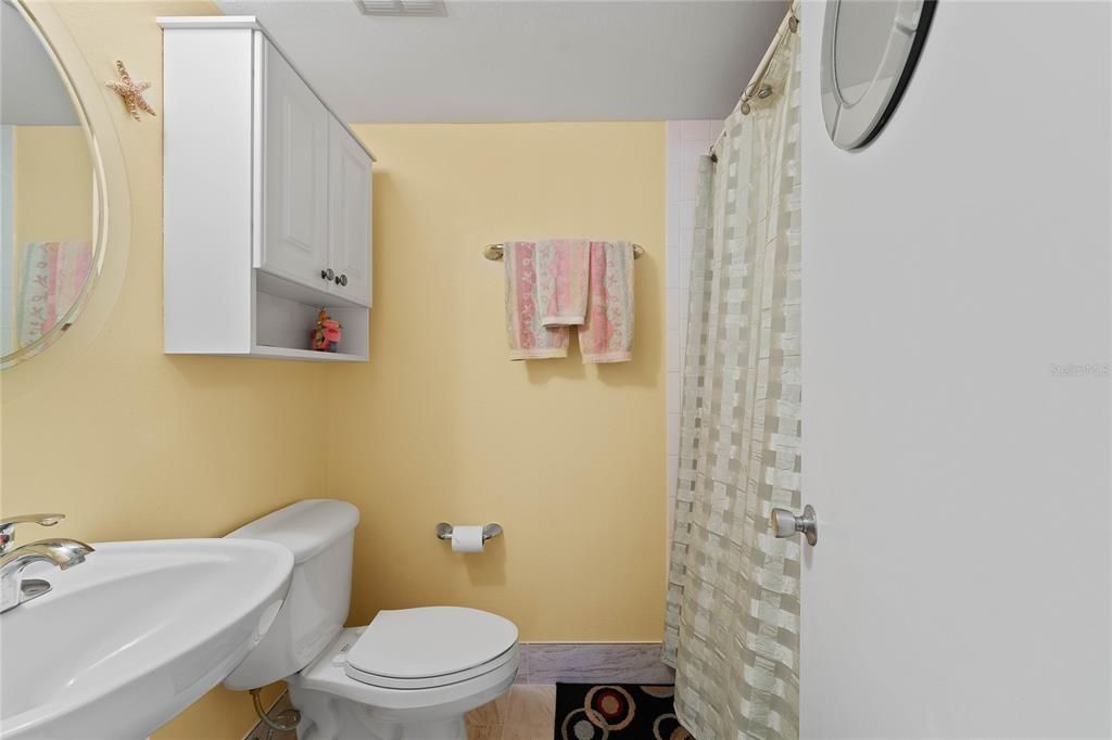 For Sale: $207,500 (2 beds, 2 baths, 1054 Square Feet)