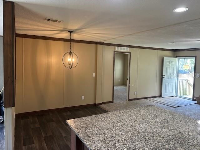 Activo con contrato: $169,900 (4 camas, 2 baños, 1560 Pies cuadrados)