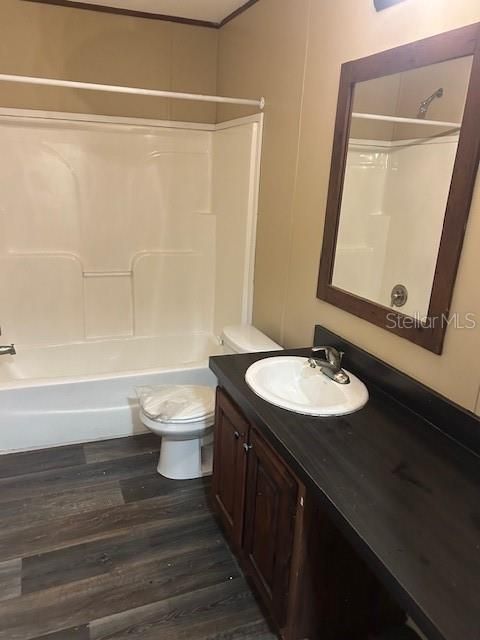 Activo con contrato: $169,900 (4 camas, 2 baños, 1560 Pies cuadrados)