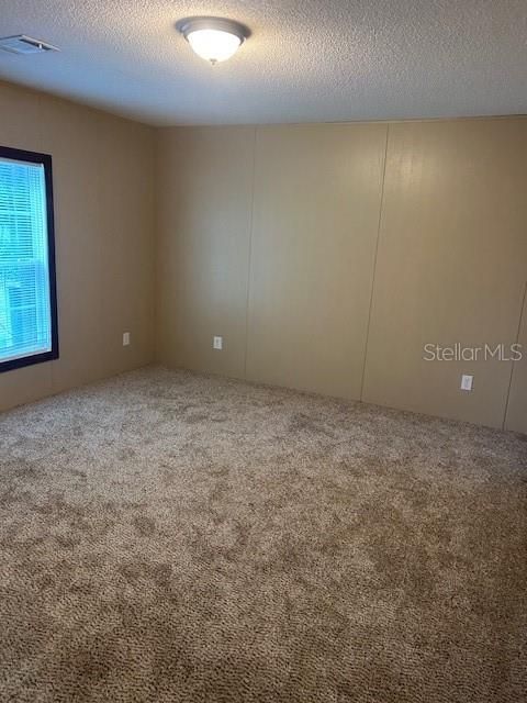 Activo con contrato: $169,900 (4 camas, 2 baños, 1560 Pies cuadrados)