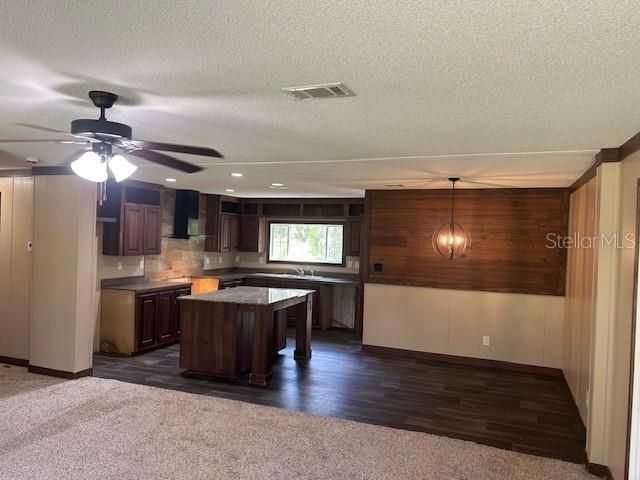 Activo con contrato: $169,900 (4 camas, 2 baños, 1560 Pies cuadrados)