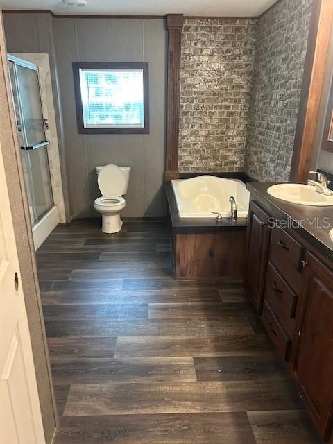 Activo con contrato: $169,900 (4 camas, 2 baños, 1560 Pies cuadrados)