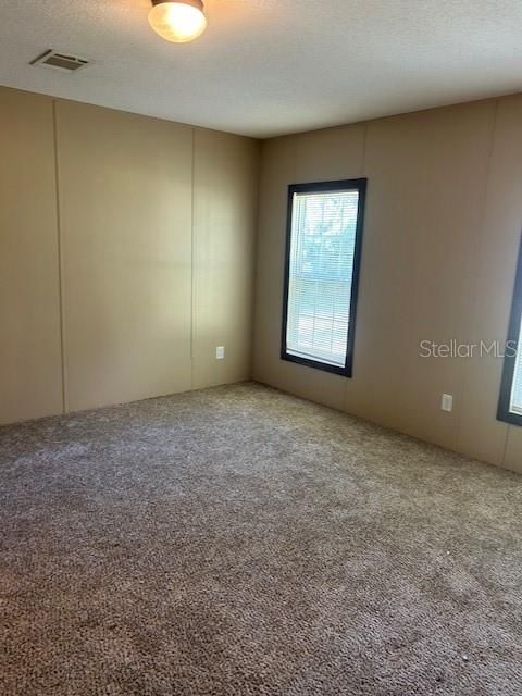 Activo con contrato: $169,900 (4 camas, 2 baños, 1560 Pies cuadrados)