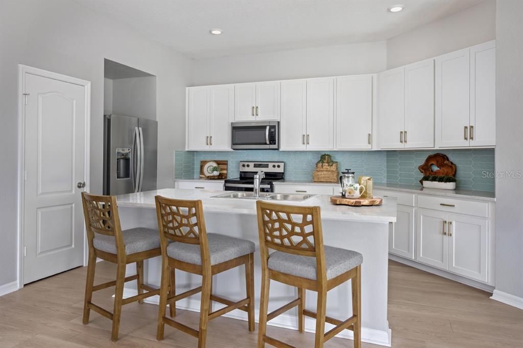 For Sale: $413,544 (4 beds, 2 baths, 1989 Square Feet)