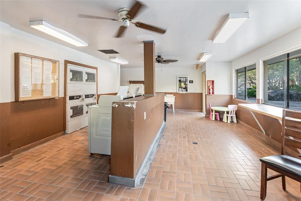 待售: $120,000 (2 贝兹, 1 浴室, 860 平方英尺)