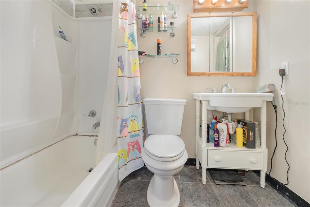 待售: $120,000 (2 贝兹, 1 浴室, 860 平方英尺)