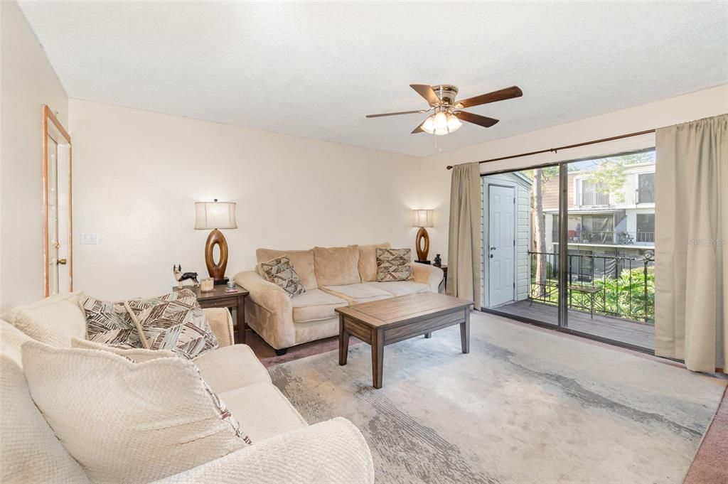 待售: $120,000 (2 贝兹, 1 浴室, 860 平方英尺)