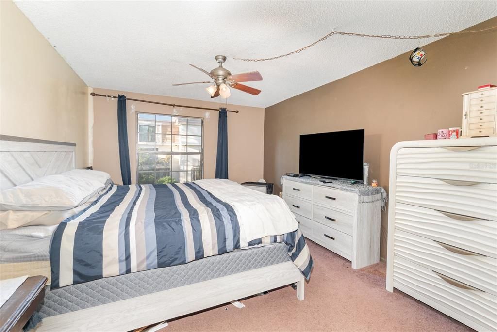 待售: $120,000 (2 贝兹, 1 浴室, 860 平方英尺)