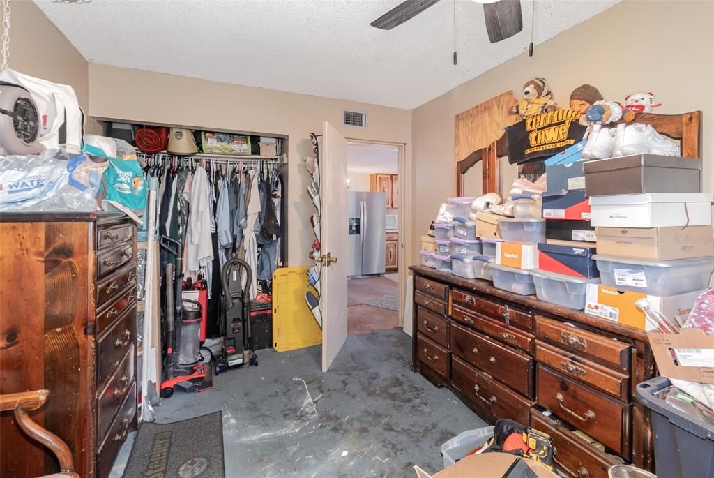 待售: $120,000 (2 贝兹, 1 浴室, 860 平方英尺)