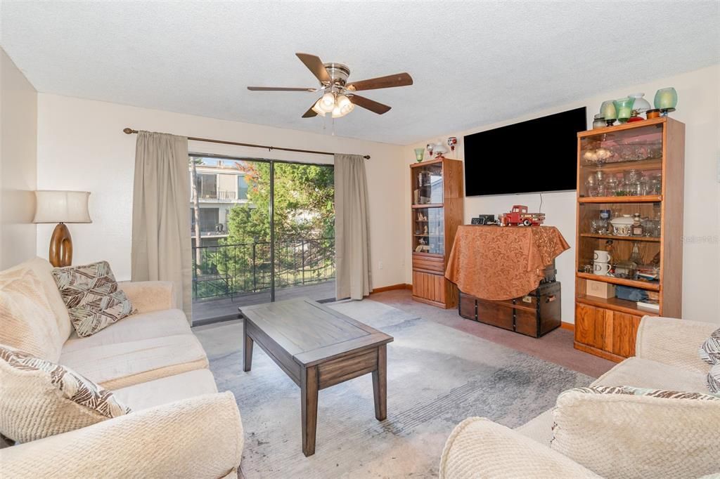 待售: $120,000 (2 贝兹, 1 浴室, 860 平方英尺)