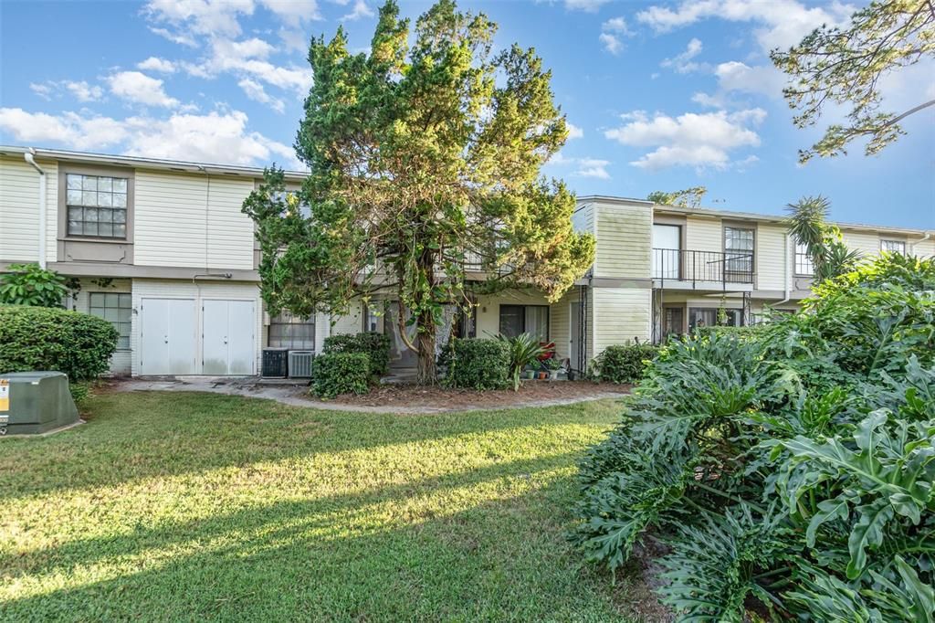 待售: $120,000 (2 贝兹, 1 浴室, 860 平方英尺)