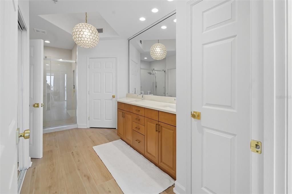 合同活跃: $549,990 (2 贝兹, 2 浴室, 1824 平方英尺)