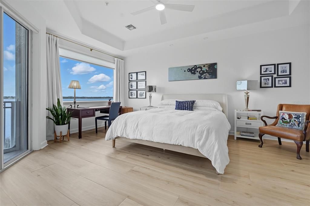 合同活跃: $549,990 (2 贝兹, 2 浴室, 1824 平方英尺)