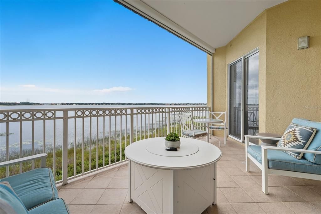 合同活跃: $549,990 (2 贝兹, 2 浴室, 1824 平方英尺)