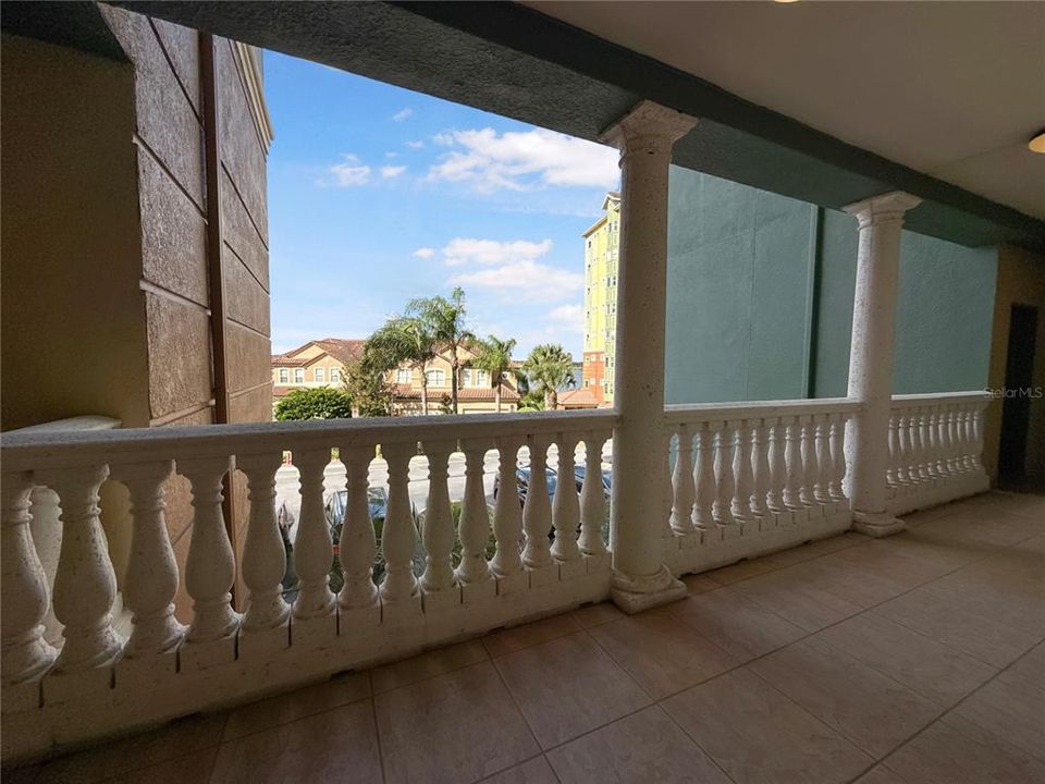 合同活跃: $549,990 (2 贝兹, 2 浴室, 1824 平方英尺)