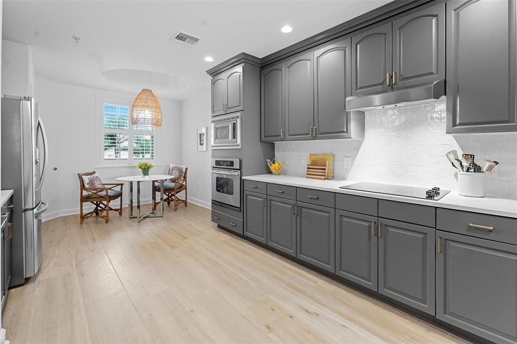 合同活跃: $549,990 (2 贝兹, 2 浴室, 1824 平方英尺)