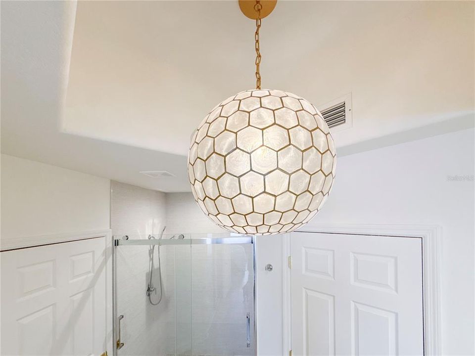 合同活跃: $549,990 (2 贝兹, 2 浴室, 1824 平方英尺)