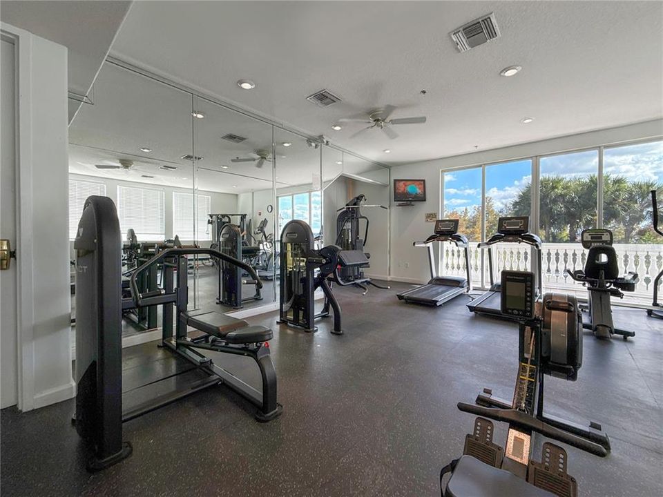 合同活跃: $549,990 (2 贝兹, 2 浴室, 1824 平方英尺)