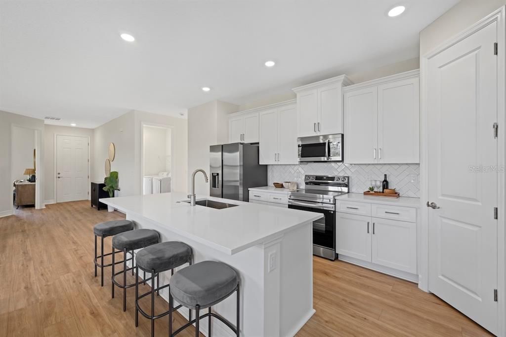 For Rent: $2,425 (4 beds, 3 baths, 1990 Square Feet)