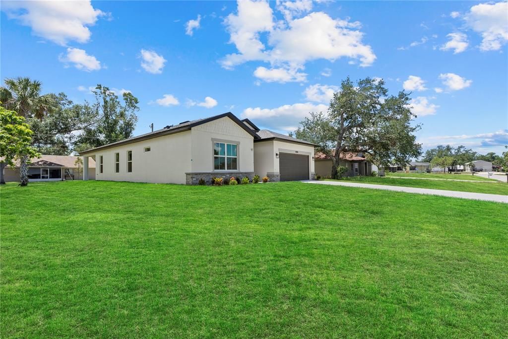 For Rent: $2,425 (4 beds, 3 baths, 1990 Square Feet)