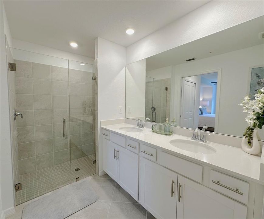 For Rent: $6,000 (2 beds, 2 baths, 1355 Square Feet)