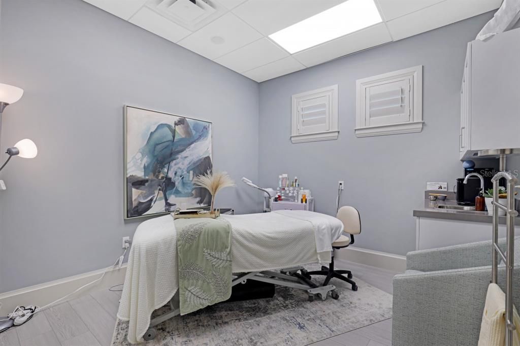 For Rent: $6,000 (2 beds, 2 baths, 1355 Square Feet)