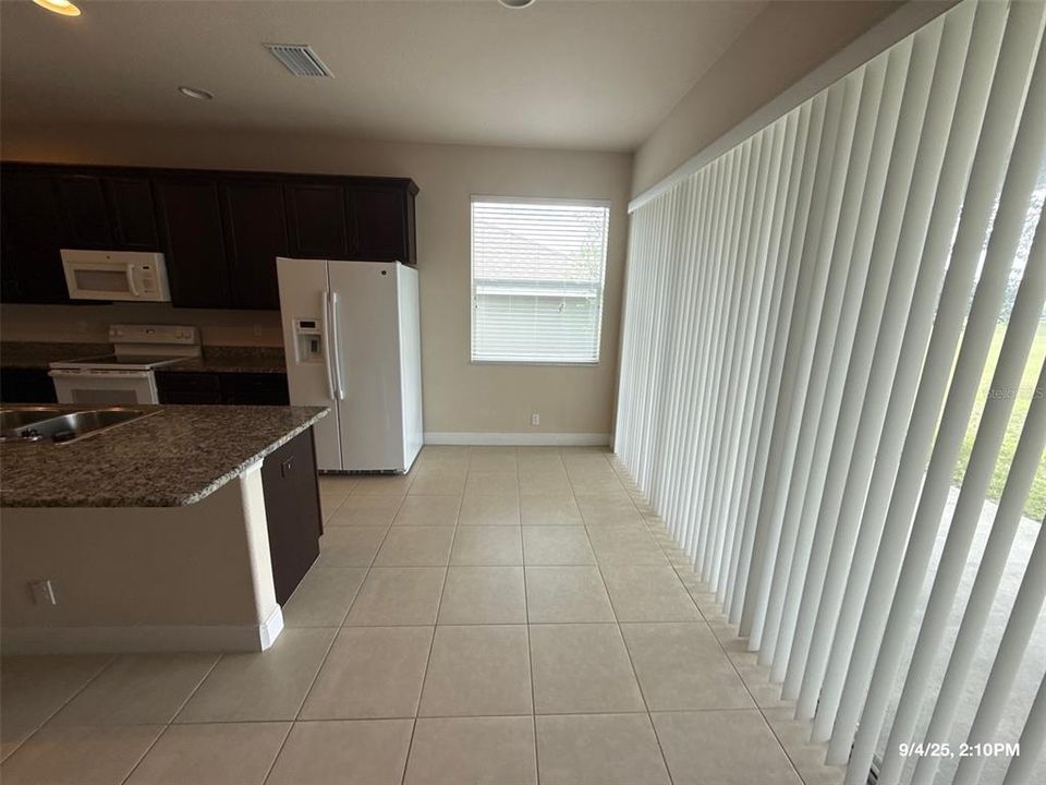 For Rent: $1,800 (3 beds, 2 baths, 1952 Square Feet)