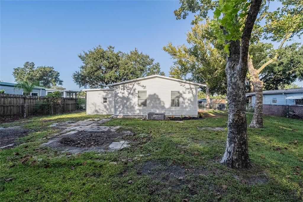 Active With Contract: $199,900 (2 beds, 2 baths, 1056 Square Feet)