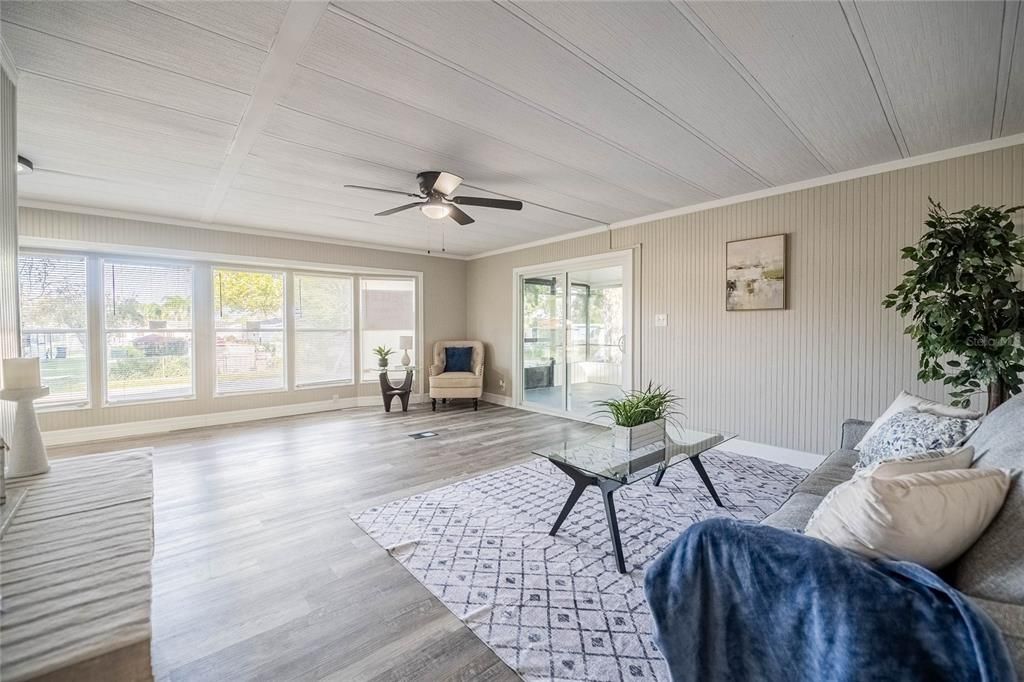 Active With Contract: $199,900 (2 beds, 2 baths, 1056 Square Feet)